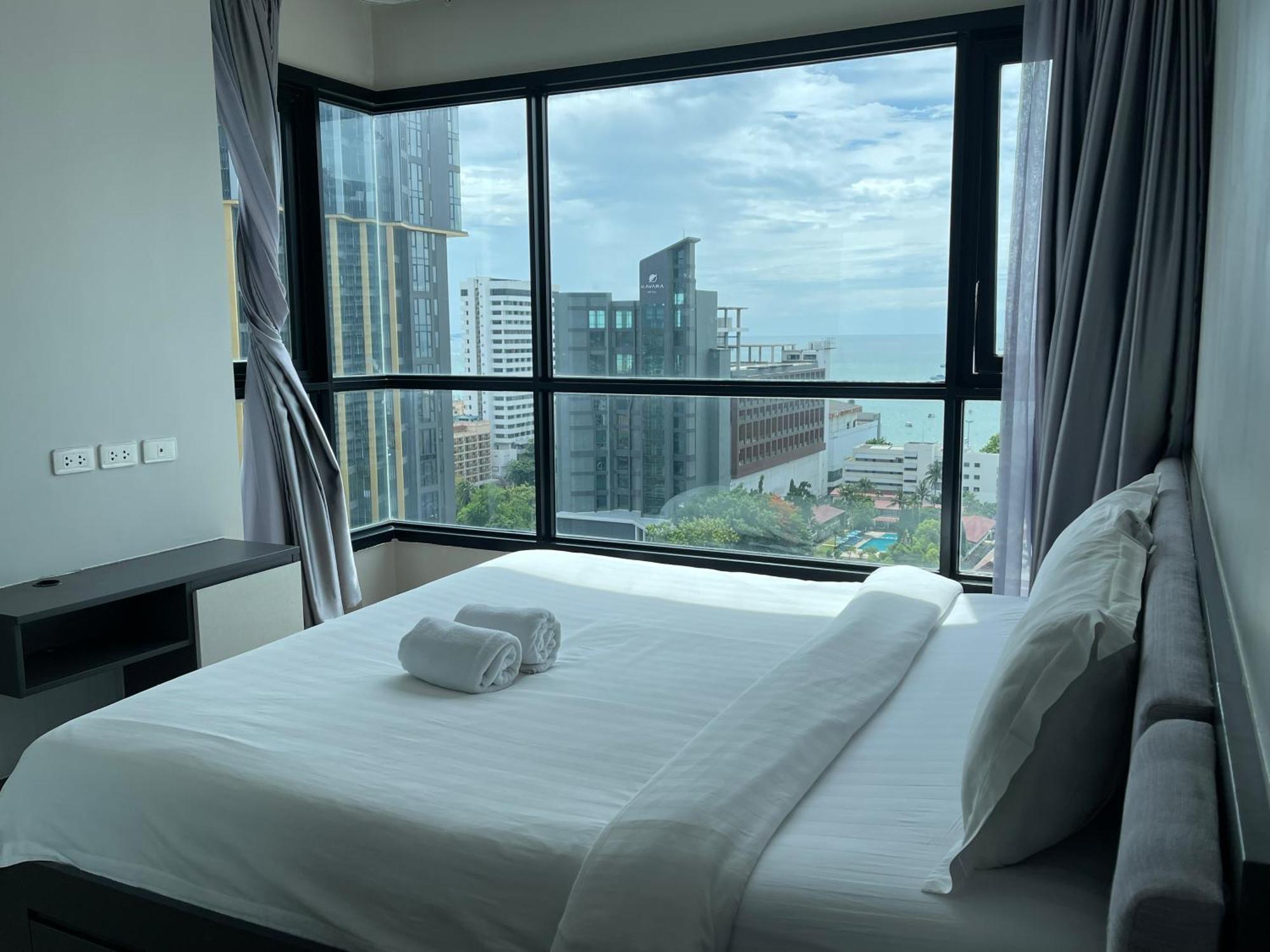 The Base Pattaya By Feng Apartment Exterior photo
