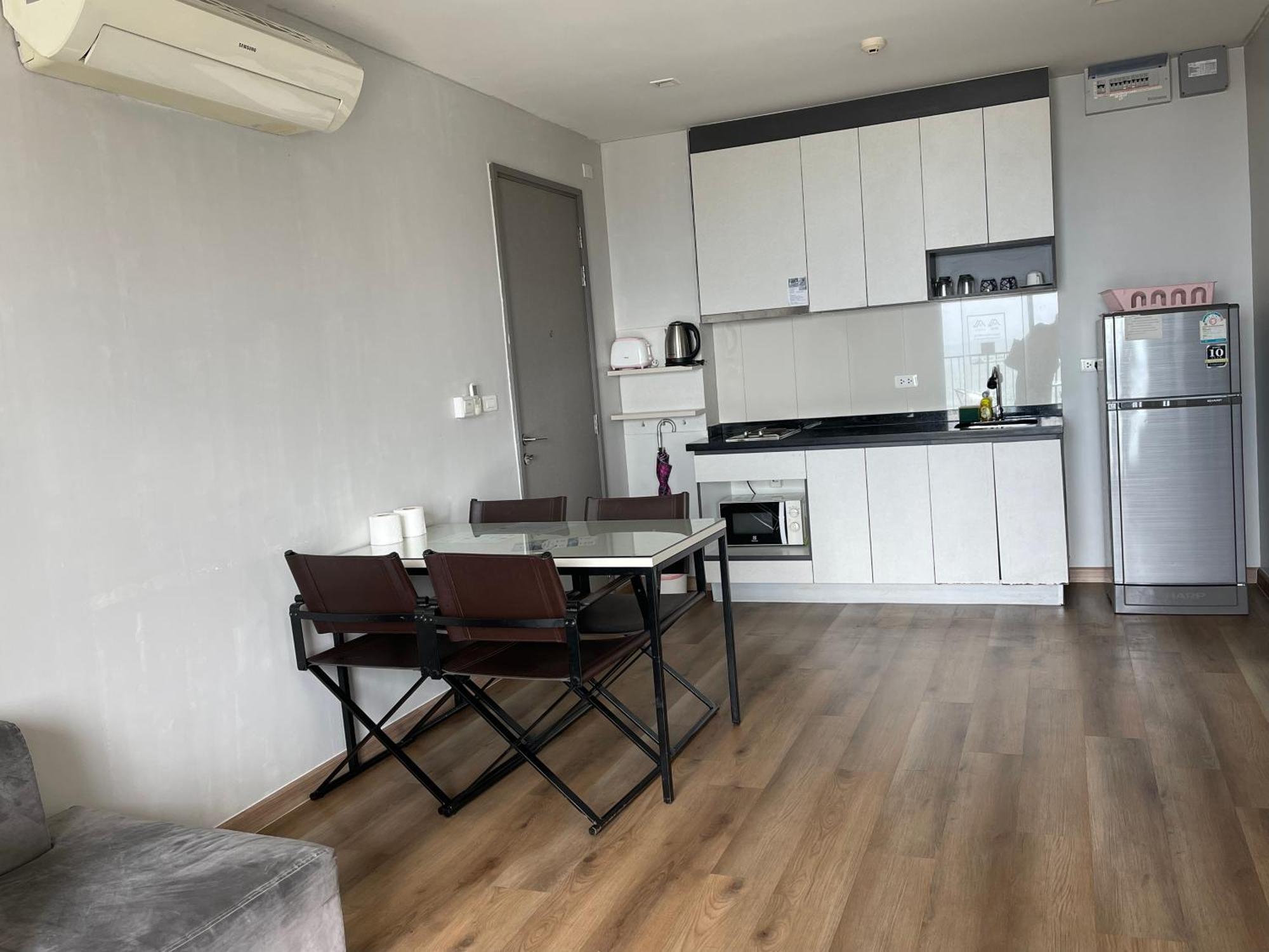The Base Pattaya By Feng Apartment Exterior photo