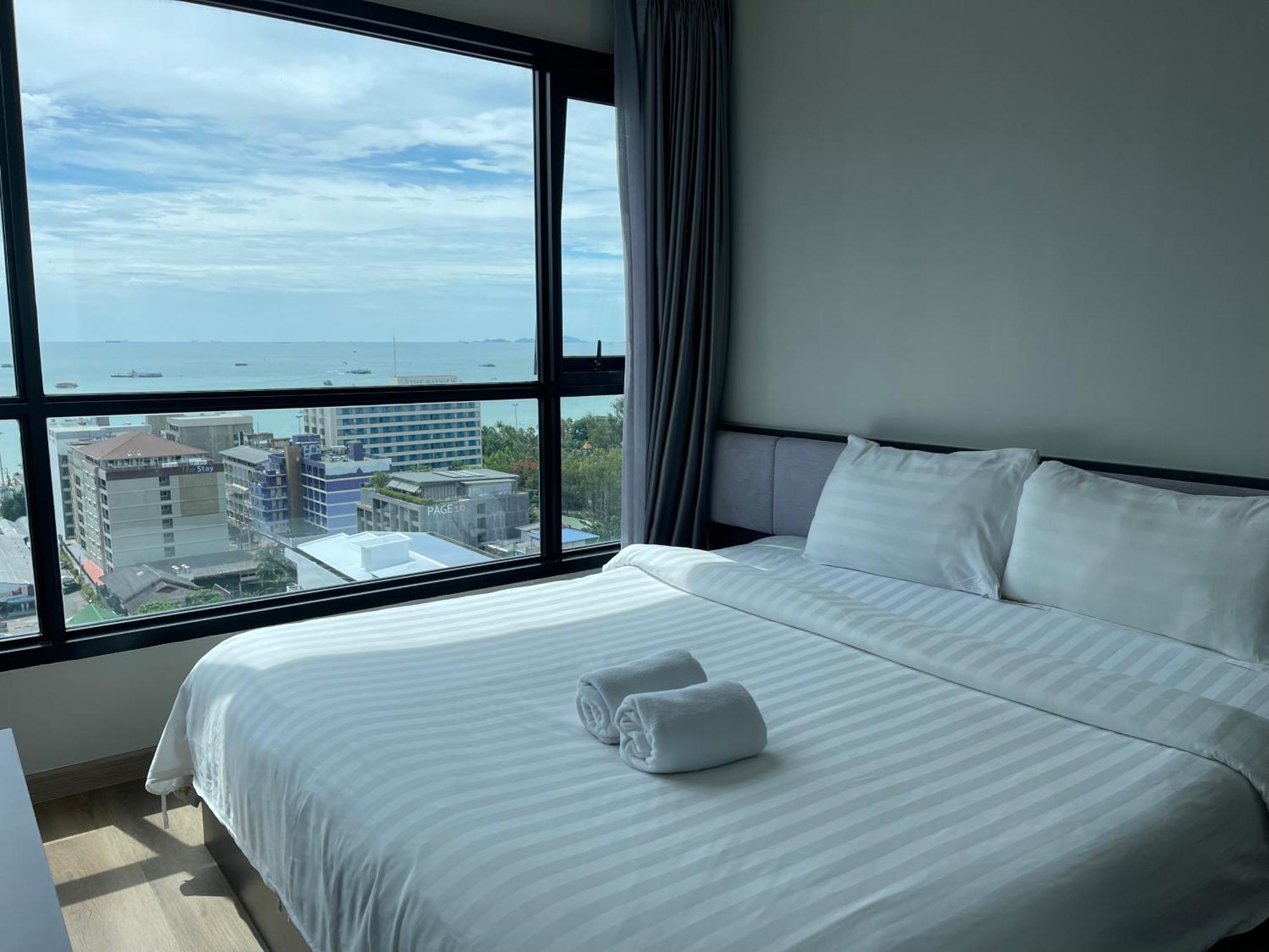The Base Pattaya By Feng Apartment Exterior photo