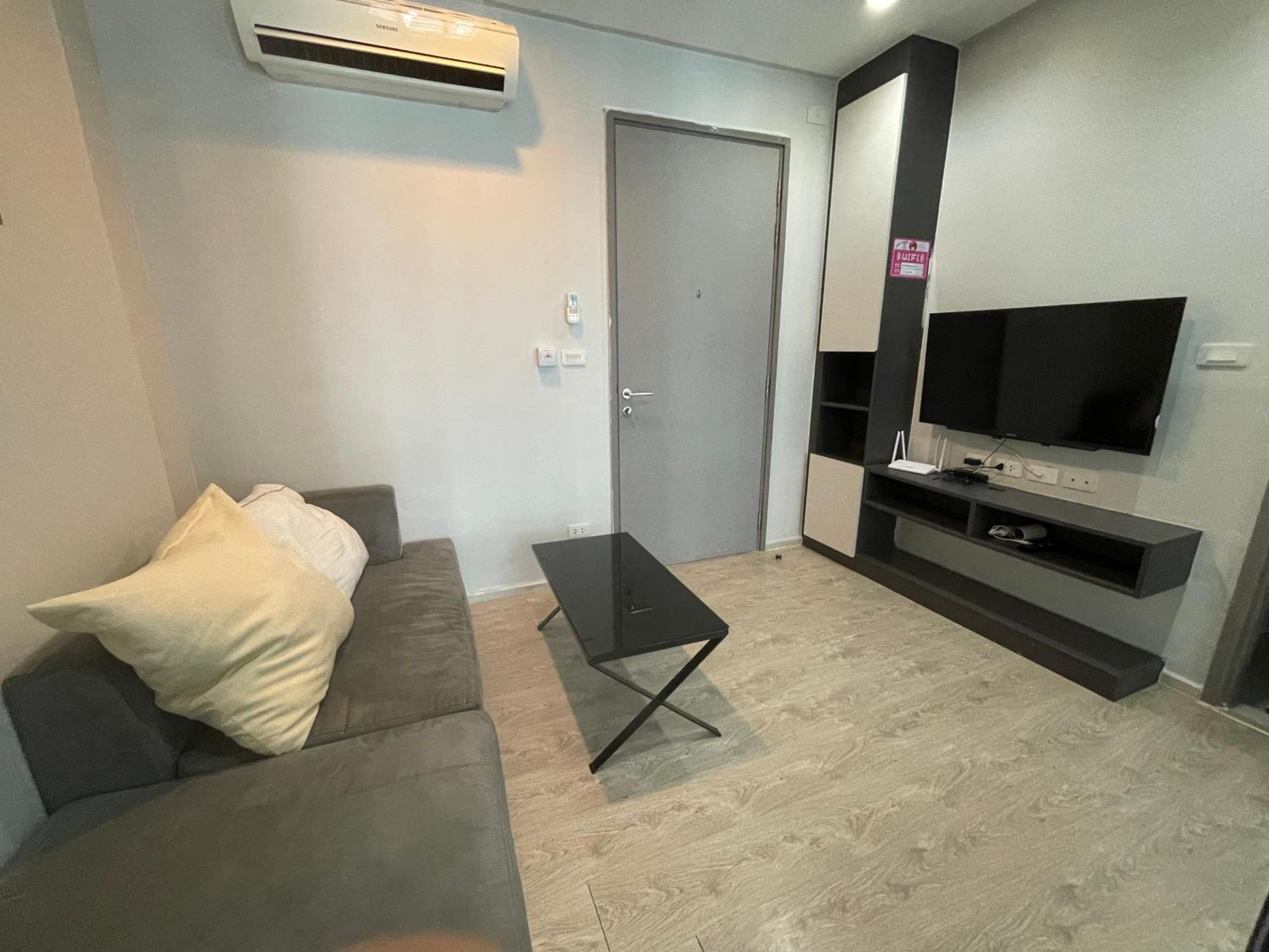 The Base Pattaya By Feng Apartment Exterior photo